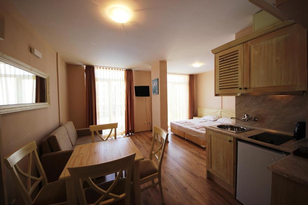 Menada Dawn Park Apartment Sunny Beach Room photo