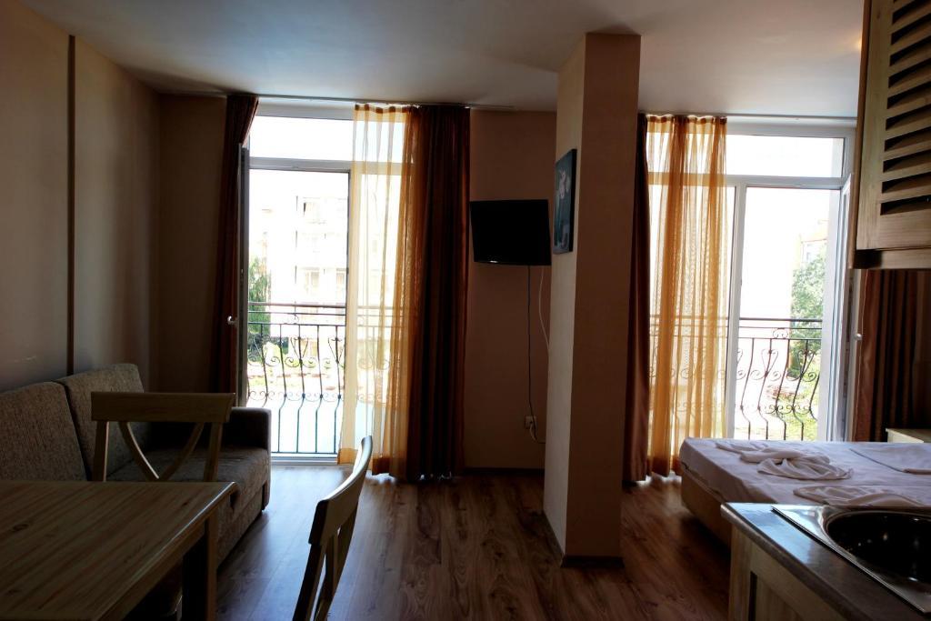 Menada Dawn Park Apartment Sunny Beach Room photo