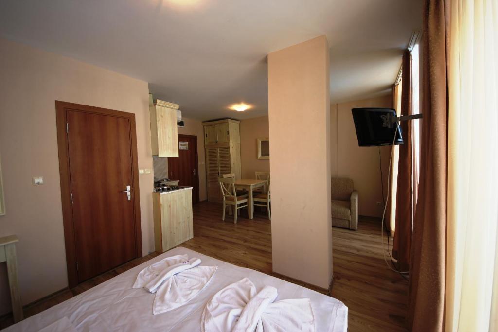 Menada Dawn Park Apartment Sunny Beach Room photo