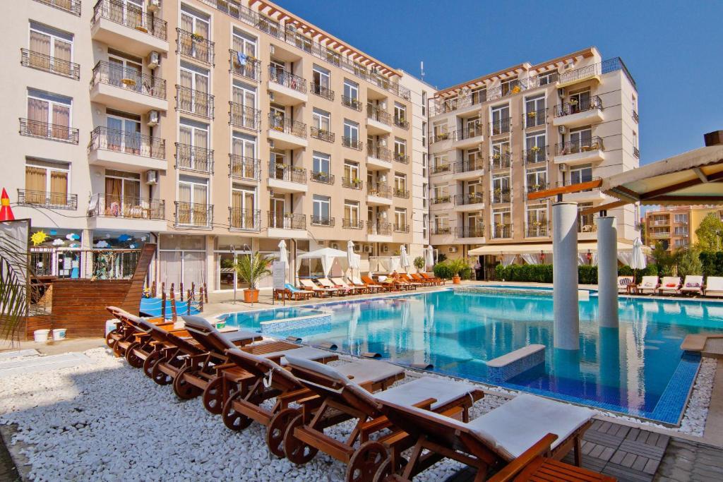 Menada Dawn Park Apartment Sunny Beach Exterior photo