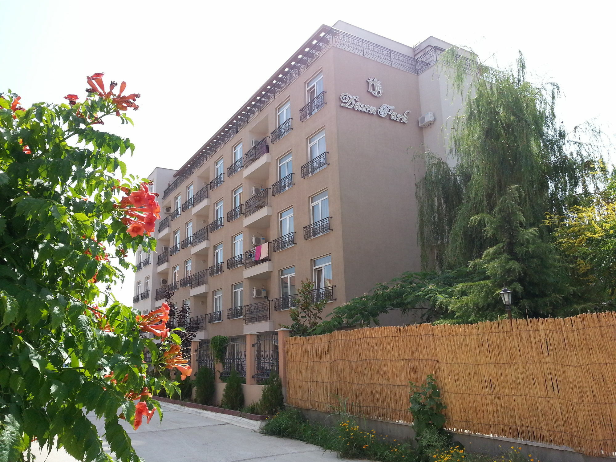 Menada Dawn Park Apartment Sunny Beach Exterior photo